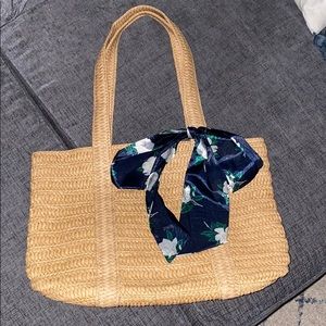 Straw purse with cute bow!
